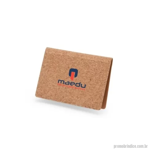 Porta cartão personalizada - Porta Cartão no formato vertical feito de cortiça . Possui três compartimentos e parte interna em couro sintético.