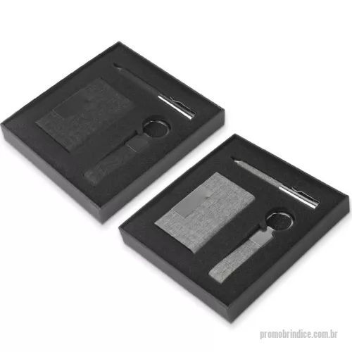 Porta cartão personalizada - Kit Escritório, contendo:  1 Chaveiro em metal com detalhe em RPET reciclável; 1 Caneta Metálica com detalhe em RPET reciclável; 1 Porta Cartão em detalhe em RPET reciclável.  Acompanha berço com espuma.