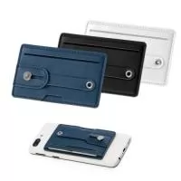 Porta cartões para celular em PU com bloqueio de RFID, com capacidade para dois cartões. O porta cartões tem fita ajustável em PU e autocolante no verso. 102 x 63 x 3 mm