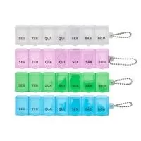 Porta-comprimidos em plástico com sete divisórias com capacidade de até 10ml. Cada compartimento é identificado com a abreviação de um dia da semana. Acompanha uma corrente de bolinhas para encaixe no organizador.  Largura: 3 cm Comprimento: 15 cm Espessura: 2,3 cm