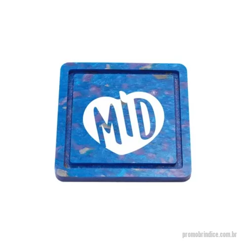 Porta copo ecológico personalizada - Green Plasticaria, fabricado 100% com plástico reciclado, produto inovador e eco sustentável, medindo 9,0x9,0cm, a escolha ideal para o meio ambiente e para adequação às estratégias corporativas de ESG.