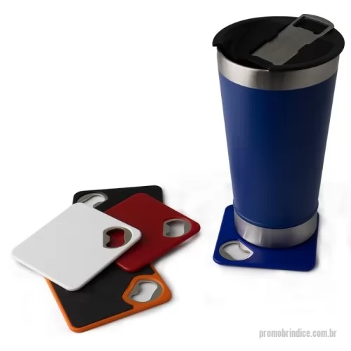 Porta copo personalizada - Porta copo produzido em plástico resistente. Possui abridor de garrafa e base antiderrapante.