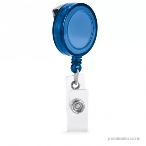 Porta crachá personalizada - Porta crachá com clipe metálico com mecanismo extensível até aos 900 mm. Com presilha transparente e botão para adicionar bolsa porta-cartões. O mecanismo retrátil permite apresentar seu cartão ou credencial com segurança e comodidade. ø32 x 9 mm