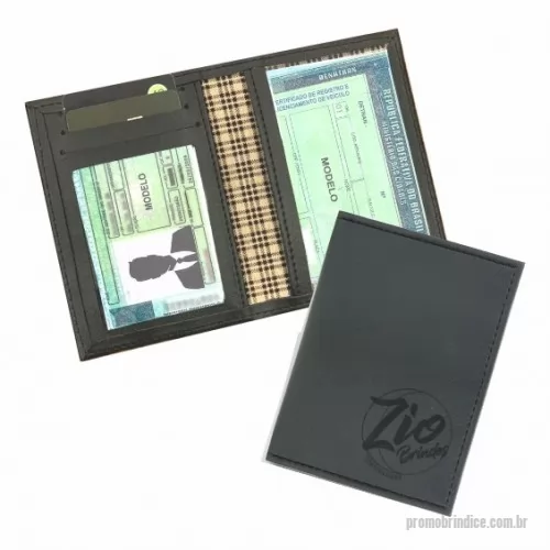 Porta documento de veículo personalizada - Porta Documento – PD43 pode ser produzido em couro ou sintético nobre diversas opções de materiais e cores. Possui bolsos interno para cartões e documentos, forro interno em sintético especial. Personalização com gravação em baixo relevo ou silkscreen 1 cor.