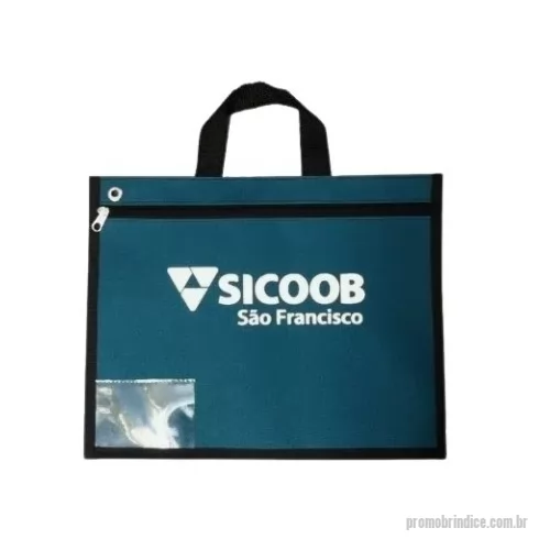 Porta documento personalizada - FICHA TÉCNICA – PORTA DOCUMENTOS / PASTA. Descrição do Produto  Porta-documentos ou pasta executiva desenvolvida para organização e transporte de papéis, contratos, catálogos, tablets e materiais corporativos. Produto ideal para eventos, reuniões, ações promocionais e uso profissional. Especificações Técnicas Produto: Porta-documentos / Pasta executiva personalizada Material externo: Poliéster, nylon 600, couro sintético (PU) ou lona Material interno: Forro em nylon ou poliéster leve Estrutura: Maleável ou semi-rígida (conforme modelo) Fechamento: Zíper reforçado ou botão magnético Compartimentos: Compartimento principal para documentos A4 Bolsos internos organizadores (canetas, cartões, celular) Suporte para tablet (opcional) Alça: De mão ou transversal ajustável (opcional) Acabamento: Costura reforçada e acabamento interno limpo. Medidas (padrão) 35 x 25 x 5 cm (formato A4 executivo) (Medidas podem ser personalizadas conforme necessidade do cliente). Personalização Silk screen (serig