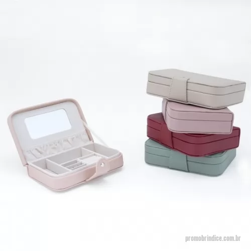 Porta joia personalizada - Porta joias em couro sintético com revestimento aveludado e espelho. Possui compartimentos internos para anéis, pulseiras, colares e placas para brincos.