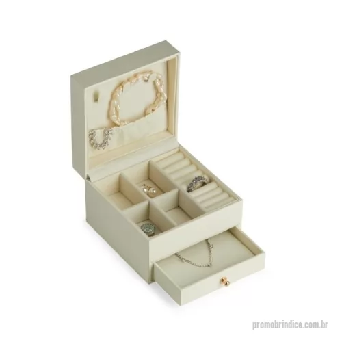 Porta joia personalizada - Porta joias de couro sintético com revestimento aveludado. Possui gaveta e compartimentos internos para anéis, brincos, pulseiras e colares.