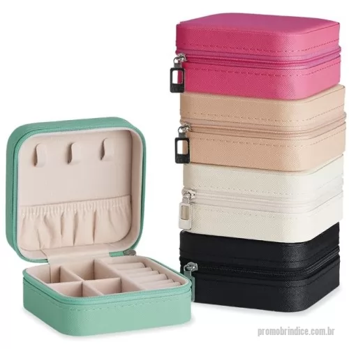 Porta joia personalizada -  Porta-joias de couro sintético com revestimento aveludado. Possui compartimentos internos para anéis, brincos, pulseiras e colares.