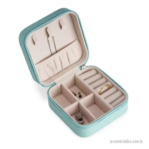 Porta joia personalizada -  Porta-joias de couro sintético com revestimento interno aveludado. Possui compartimentos internos para anéis, brincos, pulseiras e colares.