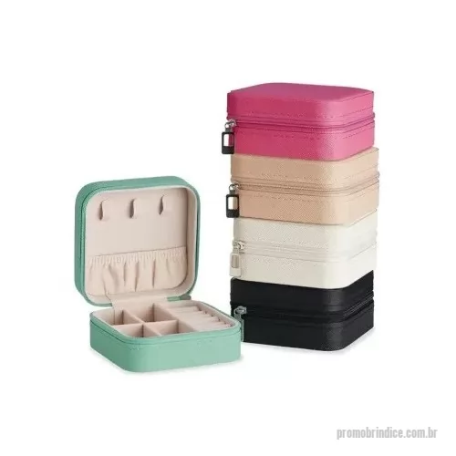Porta joia personalizada - Porta joias de sintético com revestimento aveludado. Possui compartimentos internos para anéis, brincos, pulseiras e colares.