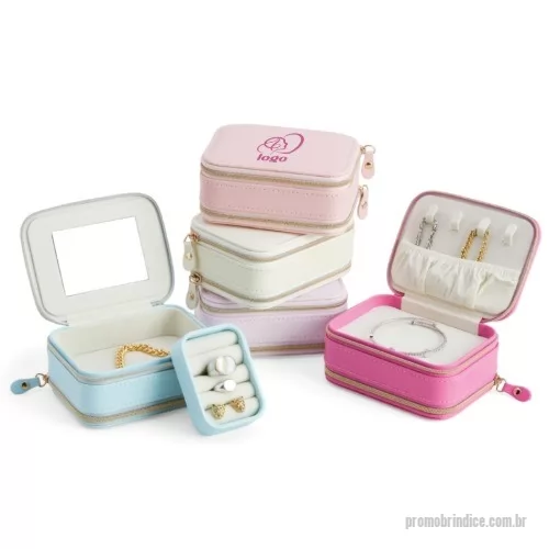 Porta joia personalizada - Porta-joias de couro sintético com dois compartimentos de revestimento aveludado. Possui compartimento para anéis, brincos, pulseiras e colares.