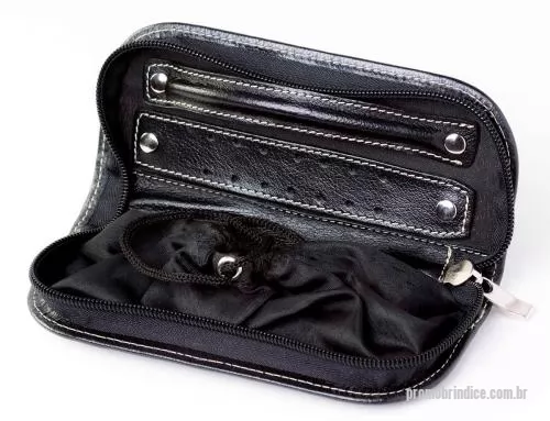 Porta joia personalizada - Porta Joias confeccionado em couro, com fechamento em ziper e contendo bolsa interna com fechamento de cordão, porta brincos e porta anéis.