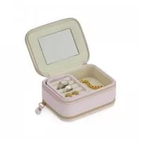 Porta joias de couro sintético com dois compartimentos de revestimento aveludado. Possui compartimento para anéis, brincos, pulseiras e colares.
