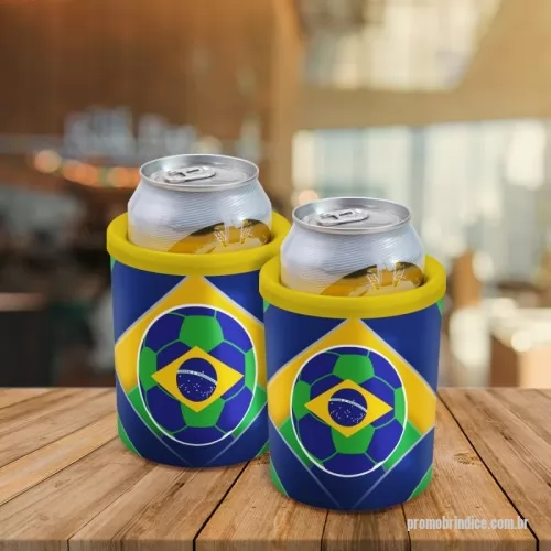 Porta lata personalizada - O Porta Latas conserva sua bePorta latas feito de plástico rígido, com manta térmica interna, personalizado 360 graus, ou seja, em todo o produto, presente e brinde ideal para sua empresa.