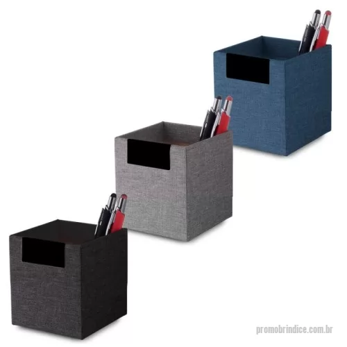 Porta objeto personalizada - Organizador de Mesa para Canetas, Lápis e Afins, para mante sua área de trabalho impecável com este prático porta objetos. Projetado para acomodar canetas, lápis, marca-textos e outros itens essenciais de escritório, este organizador é a escolha ideal para manter sua mesa arrumada e funcional. Adicione um toque de elegância à sua estação de trabalho com este acessório indispensável. OBS.: As imagens exibidas neste site são ilustrativas e podem apresentar variações de tonalidade e intensidade em relação ao produto real.