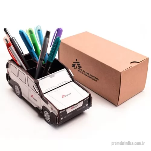 Porta objeto personalizada - Produto confeccionado em madeira MDF de 3 mm cortado à laser, formato 20,7x8x10 cm, com impressão digital 4 cores empastada na madeira MDF. O porta canetas é acondicionado em caixa de papel kraft 300 g com personalização silkscreen 1 cor. Desenvolvemos o produto com as cores da sua marca. 