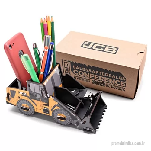 Porta objeto personalizada - Porta Objetos produzido em MDF com impressão 4 cores digital empastado na madeira, formato 20x9,5x9,5 cm. O produto é montado com encaixes e presas com argolas de borracha. A personalização é 4 cores. Produto acondicionado em caixa de papel kraft com personalização silkscreen 1 cor.
