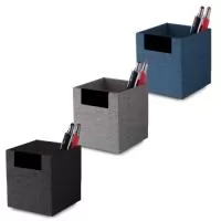 Organizador de Mesa para Canetas, Lápis e Afins, para mante sua área de trabalho impecável com este prático porta objetos. Projetado para acomodar canetas, lápis, marca-textos e outros itens essenciais de escritório, este organizador é a escolha ideal para manter sua mesa arrumada e funcional. Adicione um toque de elegância à sua estação de trabalho com este acessório indispensável. OBS.: As imagens exibidas neste site são ilustrativas e podem apresentar variações de tonalidade e intensidade em relação ao produto real.