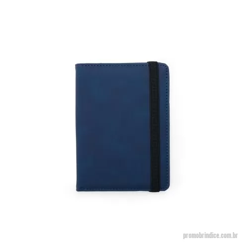 Porta passaporte personalizada - Porta-passaporte em couro sintético com tecnologia RFID. Quatro compartimentos para cartões, três bolsos (passaporte, dinheiro/documentos), dois espaços para SIM, fechamento em elástico.