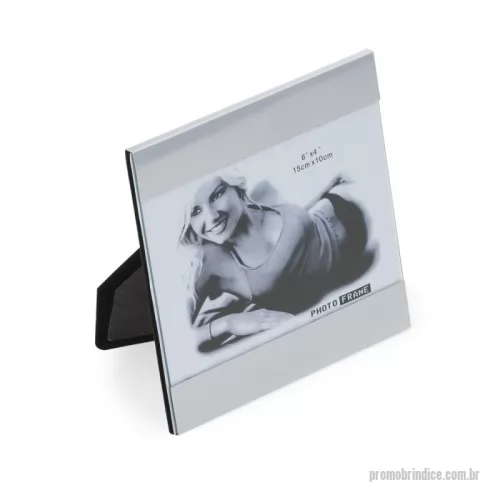 Porta retrato personalizada - Porta retrato 15 x 10 com duas chapas metálicas(superior e inferior) que podem ser removidas. Possui uma tela de vidro e parte traseira(apoio) revestido de veludo, acompanha película protetora.