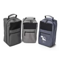 Porta Tênis em tecido nylon com bolso frontal e alça de mão.