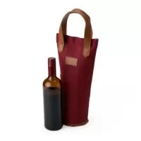 Bebida gelada ou quente a qualquer hora, onde estiver. Nosso Porta Garrafa Térmico é ideal para quem ama vinhos e bebidas frescas. Feito em nylon com revestimento térmico em PEVA atóxico, conta com fechamento em velcro para abrir e fechar com praticidade, além de detalhes em couro sintético na alça e no espaço de personalização. Perfeito para acompanhar em todos os momentos, tornando cada brinde ainda mais especial.