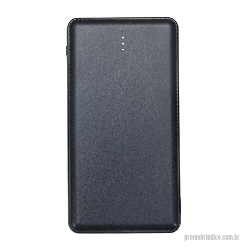 Power bank personalizado - Power bank plástico slim com níveis e adaptador lightning. Material plástico resistente com texturização semelhante à couro sintético, possui botão lateral para ligar e desligamento automático. Possui entrada e saída DC 5V, possui 4 luzes led indicativas de carga. Bateria de 6000mAh. Possui cabo acoplado ao carregador com conector lightning para encaixe e acompanha cabo USB. O carregador deve ser usado com frequência, caso contrário deverá ser carregado a cada 2 meses pelo menos 8 horas para prolongar e manter o bom uso da bateria. Compatível com celulares, iphone, ipad, ipod, tablets, mp3, câmeras dentre outros eletrônicos.