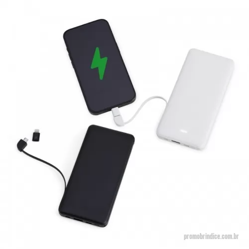 Power bank personalizado -  Power bank plástico de 10.000mAh com indicadores led de bateria e cabos acoplados: Tipo-C e V8. Acompanha cabo USB V8 e adaptador Lightning.