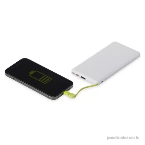 Power bank personalizado -  Carregador portátil plástico com 10.000mAh e indicador led de bateria. Possui entrada V8, acompanha cabo USB, adaptador lightning e adaptador tipo-C