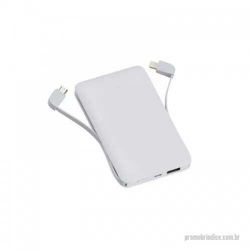 Power bank personalizado - Power bank plástico de 5.000mAh com indicadores led de bateria e cabos acoplados: Lightning e V8. Acompanha cabo USB-V8 e adaptador Tipo-C.