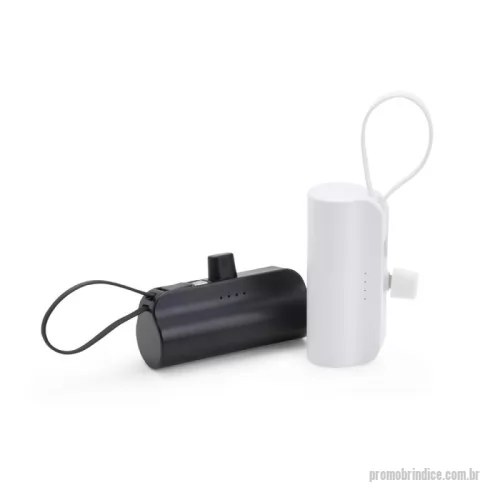 Power bank personalizado - Power bank 5.000mAh plástico com indicadores de bateria em LED, contém haste de suporte para celulares com a entrada Lightning e cabo tipo-C acoplado. Acompanha cabo USB Tipo-C.