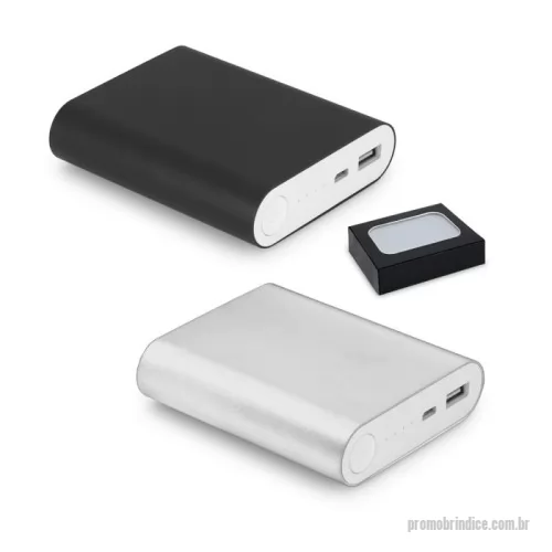 Power bank personalizado - Bateria portátil em alumínio. Bateria de lítio com capacidade de 8.000 mAh, tempo de vida ? 500 ciclos e com entrada/saída 5V/1A. Incluso cabo USB / micro USB para carregar a bateria. Fornecida em caixa presente. 90 x 77 x 22 mm | Caixa: 110 x 85 x 25 mm