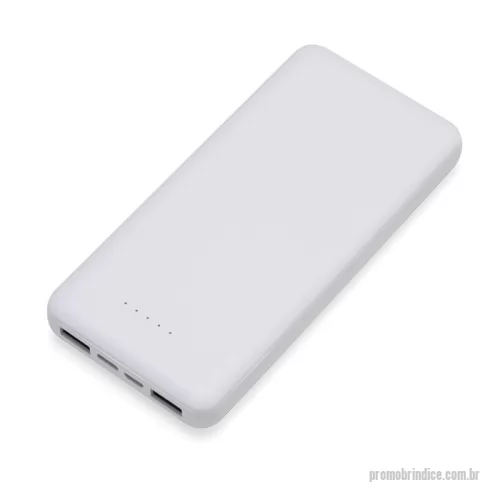 Power bank personalizado - Carregador portátil de indução com 10.000mAh e indicador led de bateria, contém dois conjuntos de ventosas nas extremidades da área de indução, ideal para fixação do celular durante este modo de carga. O carregador possui duas portas de saídas USB, possibilitando o carregamento de dois dispositivos ao mesmo tempo, além do modo de carga por indução ilustrado por um raio, indicando a área correta para este modo de carga. O carregador possui duas portas de entradas, Tipo-C e V8. Acompanha cabo USB