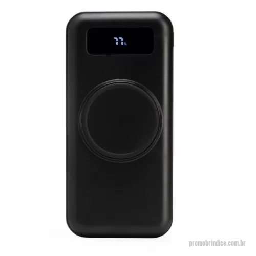 Power bank personalizado - Carregador portátil power bank com 10.000mAh e carregamento via indução ou via cabo. Com display digital indicador de bateria, o carregador contém quatro cabos acoplados: Lightning, Tipo-C, V8 e saída USB para o carregamento da própria bateria. Portas de entrada: V8, Tipo-C e duas portas USB.  Largura :  6,9 cm  Espessura :  2,2 cm  Comprimento :  14,8 cm  Medidas aproximadas para gravação (CxL):  3,5 cm x 5 cm  Peso aproximado (g):  227