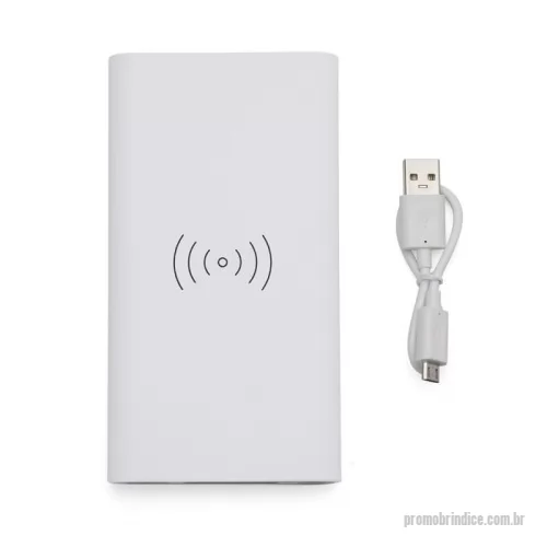 Power bank personalizado - O nosso Power Bank possui 2 modos de funcionamento: via indução ou cabo. Com potência de 8000mAh, este carregador contém um detalhe circular emborrachado na área de indução, proporcionado mais segurança ao dispositivo conectado, evitando deslizamentos durante este modo de carga. O carregador possui uma porta de saída USB com carga rápida e duas portas de entradas, Tipo-C e V8. Acompanha cabo USB.