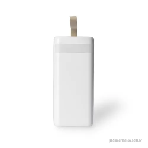 Power bank personalizado - Power bank em plástico com capacidade de até 20.000mAh. Possui quatro cabos integrados com saídas Lightning, USB-C, Micro-USB e USB. Conta ainda com duas entradas para carregamento do próprio aparelho, uma USB-A e outra USB-C, painel de LED numérico e lanterna frontal e alça fixa em couro sintético para transporte. Acompanha cabo USB-C.