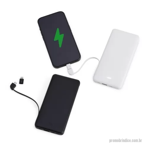 Power bank personalizado - Power bank em plástico com capacidade de até 10.000mAh. Possui cabos com saídas USB-C e micro-USB e indicadores frontais em LED. Conta ainda com entrada USB e conexões micro-USB e USB-C dedicados à recarga do próprio carregador portátil. Acompanha cabo micro-USB. *Cores: branco e preto.