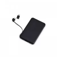 Power bank plástico de 5.000mAh com indicadores led de bateria e cabos acoplados: Tipo-C e V8. Acompanha cabo USB V8 e adaptador Lightning.