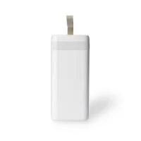 Power bank em plástico com capacidade de até 20.000mAh. Possui quatro cabos integrados com saídas Lightning, USB-C, Micro-USB e USB. Conta ainda com duas entradas para carregamento do próprio aparelho, uma USB-A e outra USB-C, painel de LED numérico e lanterna frontal e alça fixa em couro sintético para transporte. Acompanha cabo USB-C.