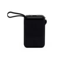 Carregador portátil em plástico com capacidade de até 10.000mAh. Possui display para visualização de percentual de carga do power bank e quatro cabos com saída para micro-USB, USB-C, Lightning e USB, além de entradas USB e USB-C dedicadas apenas para a recarga do próprio dispositivo portátil. Conta ainda com alça de borracha e um tamanho compacto para um transporte discreto, ele possui uma capacidade real de 6.000mAh para manter os dispositivos sempre carregados. Acompanha cabo USB-C.  Altura: 10,6 cm Largura: 6,7 cm Espessura: 2,7 cm Medidas aproximadas para gravação: (CxL): 2 cm x 3,5 cm