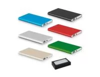 Bateria portátil slim em alumínio. Bateria de lítio com capacidade de 4.000 mAh, tempo de vida ? 500 ciclos e com saída USB-A. Incluso cabo USB para carregar a bateria. Fornecida em caixa presente. 110 x 68 x 10 mm  Caixa exterior (m): 0,280X0,290X0,260 Peso da caixa (Kg.): 9.300 Peso do Produto (g.): 1 Caixa Exterior (Un.): 40 Caixa interior (Un.): 20 NCMS: 8507.60.00 Packing após gravação: Bolsa em 600D País de origem: China