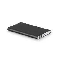 Bateria portátil slim em alumínio 100% reciclado. Bateria de lítio 4000 mAh, tempo de vida ? 500 ciclos, saída USB-A. Incluso cabo USB.