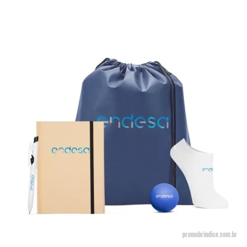 press kit personalizados - Kit welcome board contém bola anti-estresse de vinil em formato de redondo, mochila saco de TNT 80g 37x41cm, meia soquete, caneta plástica e bloco de anotações ecológico.