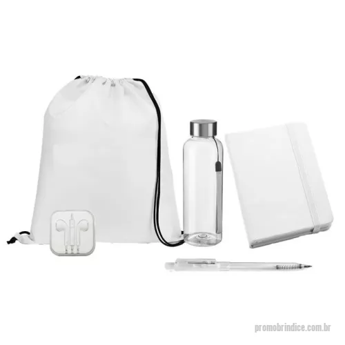 press kit personalizados - Kit Onboarding (Boas Vindas e Integração): Sacola tipo mochila em nylon 210D. 350 x 410 mm (92910). Caderno capa dura. C. sintético. Com 80 folhas não pautadas. 14x9cm (93425). 	Caneta plástica esferográfica retrátil escrita em azul (884200). Fone de ouvido estéreo com microfone e controle de volume com entrada P2 (312789). Squeeze plástica *RPET com alça e tampa de metal. Capacidade 500ml (887500).