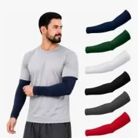 FICHA TÉCNICA – MANGUITO (MANGA DE PROTEÇÃO). Descrição do Produto  Manguito é uma manga de proteção utilizada nos braços, ideal para atividades esportivas, proteção solar, eventos promocionais e uniformização de equipes. Produto leve, confortável e altamente personalizável. Especificações Técnicas Produto: Manguito personalizado (manga de proteção) Material: Poliéster com elastano (lycra), poliamida ou dry fit Estrutura: Elástica e anatômica (ajuste ao braço) Compressão: Leve a média (conforme modelo) Acabamento: Costura reforçada e elástico interno anti-deslizante Proteção: Fator UV opcional (UV50+). Medidas (padrão) Comprimento: 35 a 45 cm Circunferência superior: ajustável (elástico) Circunferência inferior: ajustável (elástico silicone ou costura reforçada) (Medidas adaptáveis conforme modelagem do cliente).Personalização Sublimação total (principal método) Silk screen (em áreas específicas) Transfer digital