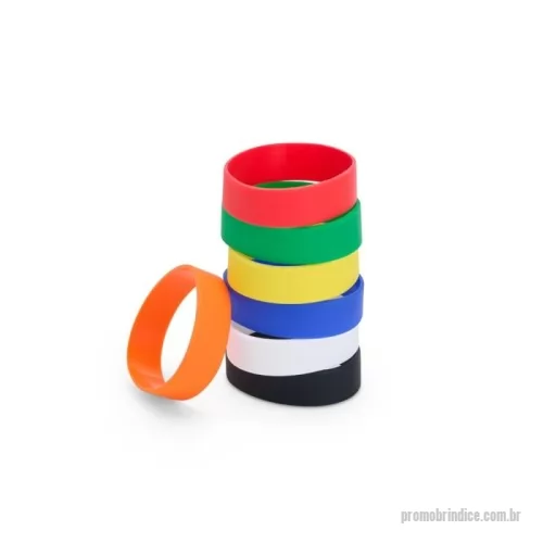 Pulseira emborrachada personalizada - Descrição: Ideal para eventos e campanhas promocionais, a pulseira de silicone é flexível e leve, ajustando-se facilmente a qualquer tamanho de punho. Impermeável e resistente ao desgaste, ela é uma escolha eficaz para deixar uma impressão duradoura.  Altura :  2 cm  Circunferência :  21 cm  Medidas aproximadas para gravação (CxL):  1,6 cm x 6 cm