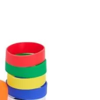 Ideal para eventos e campanhas promocionais, a pulseira de silicone é flexível e leve, ajustando-se facilmente a qualquer tamanho de punho. Impermeável e resistente ao desgaste, ela é uma escolha eficaz para deixar uma impressão duradoura.