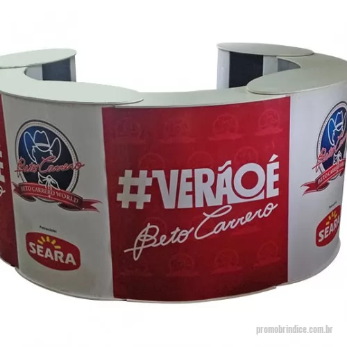 Quiosque personalizado - inclui: estrutura | comunicação visual | 2 cases rígidos de plástico com rodízios. altura 90 cm | largura 200 cm | profundidade 200 cm | peso: 60 kg mídia: impressão direta em chapa de PS | fixada com fita de velcro embalagem: 2 volumes 90 x 45 x 45 cm