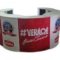 inclui: estrutura | comunicação visual | 2 cases rígidos de plástico com rodízios. altura 90 cm | largura 200 cm | profundidade 200 cm | peso: 60 kg mídia: impressão direta em chapa de PS | fixada com fita de velcro embalagem: 2 volumes 90 x 45 x 45 cm