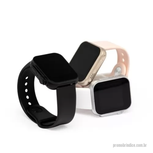 Relógio de pulso personalizado - Smartwatch com display de 1.96 polegadas, operantes nos modos esporte e saúde. O relógio inteligente irá auxiliar no monitoramento da sua saúde durante o dia a dia, através do seu sensor led ele realiza leituras da sua frequência cardíaca, pressão arterial, e através do app, irá monitorar a qualidade das horas de sono. Além da função pedômetro que realiza o cálculo de passos, quilometragem percorrida e calorias perdidas durante o processo, no modo esporte o relógio monitora o tempo das atividades e exibe as calorias perdidas em práticas como: corrida, abdominal e corda. O relógio contém as funções de alerta de mensagens, exibição de chamada telefônica, notificações de redes sociais, ajuste de vibração, foto remota, permite a programação de: alarmes, ligar o display ao virar o pulso para si mesmo, lembrete de sedentarismo e opções de reset e leitura de QR code do aplicativo. Acompanha pulseira de TPU , slot USB acoplado no próprio relógio para carregamento.